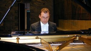 Il pianista Massimo Anfossi racconta in podcast la musica da camera di Francesco Cilea