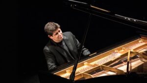 Il pianista Javier Persanes in concerto