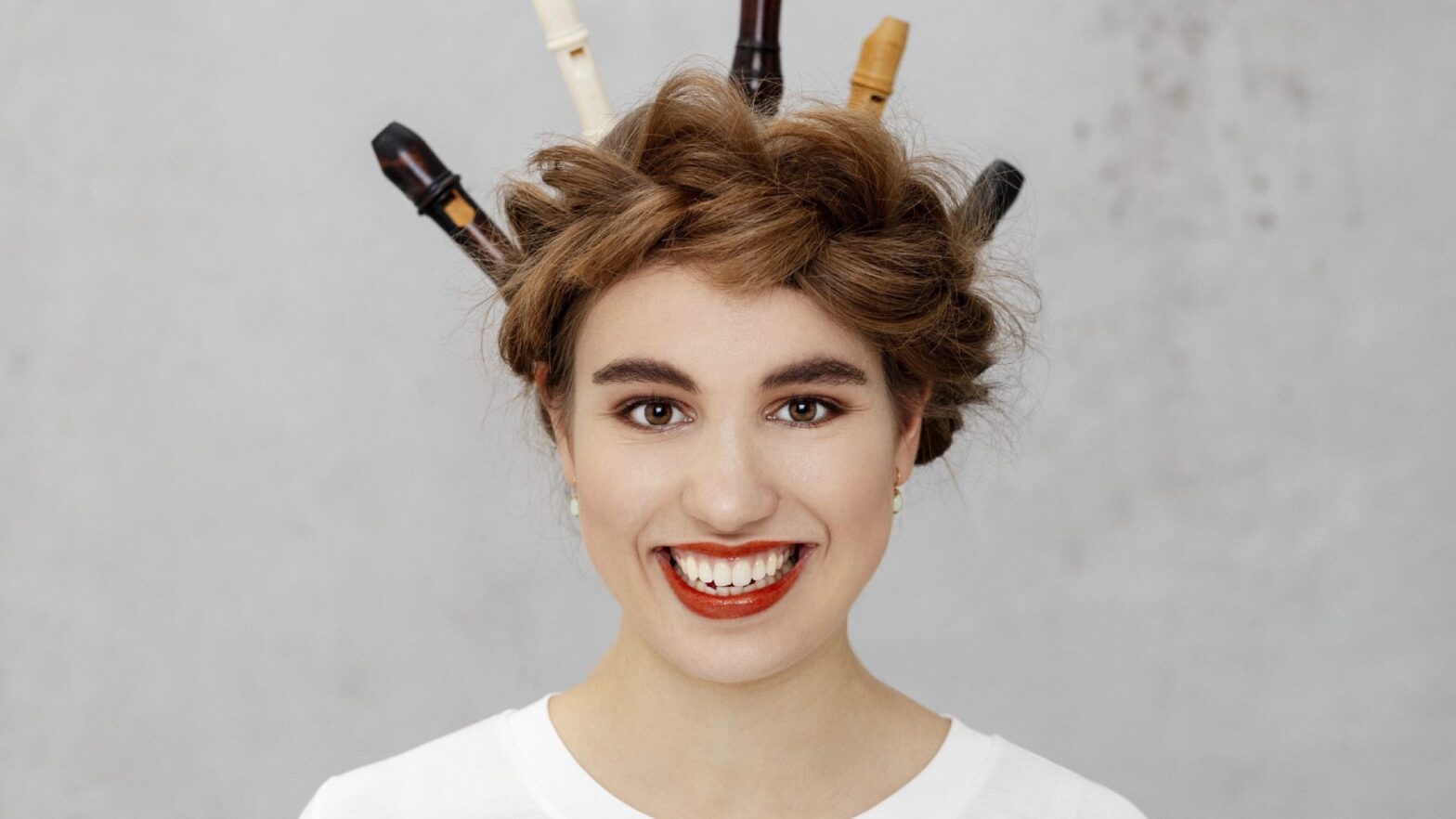 La giovane flautista olandese Lucie Horsch impegnata nel The Frans Brüggen Project