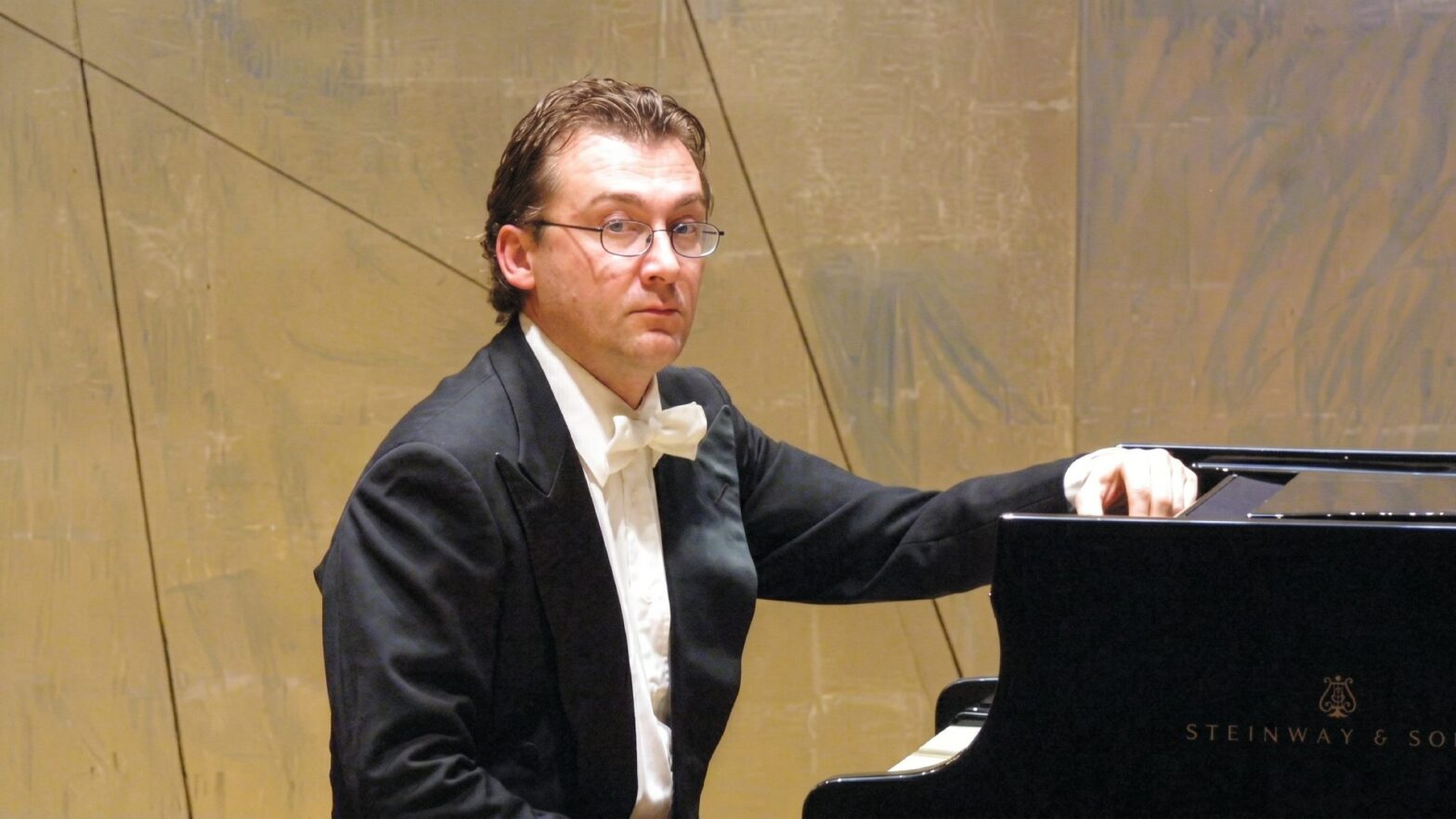 Massimo Anfossi racconta ed esegue la musica pianistica di Bruno Bettinelli