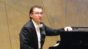 Massimo Anfossi racconta ed esegue la musica pianistica di Bruno Bettinelli